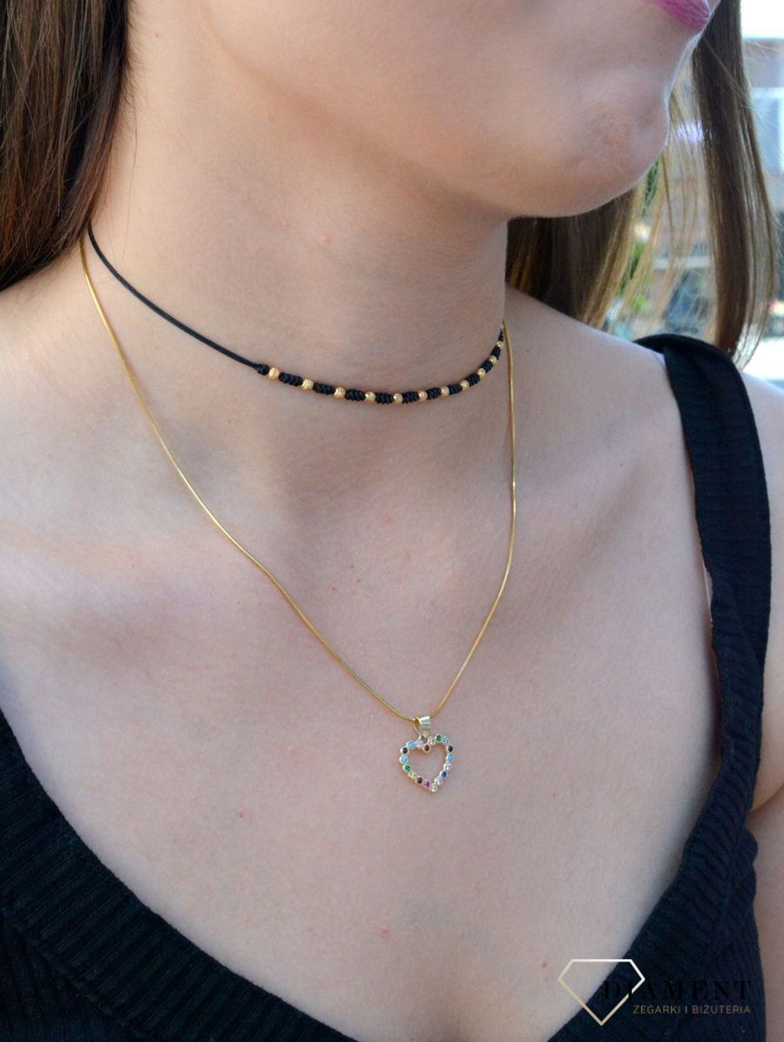 Zawieszka złota damska serce z kolorowymi cyrkoniami  ZA 6713 333 . Zawieszkę wykonano ze złota próby 333 o wadze 1,04 gram. Do zawieszki można dobrać delikatny złoty łańcuszek, który można znaleźć w naszej ofercie.jpg